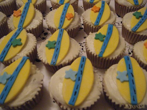 [surfboardcupcake.jpg]