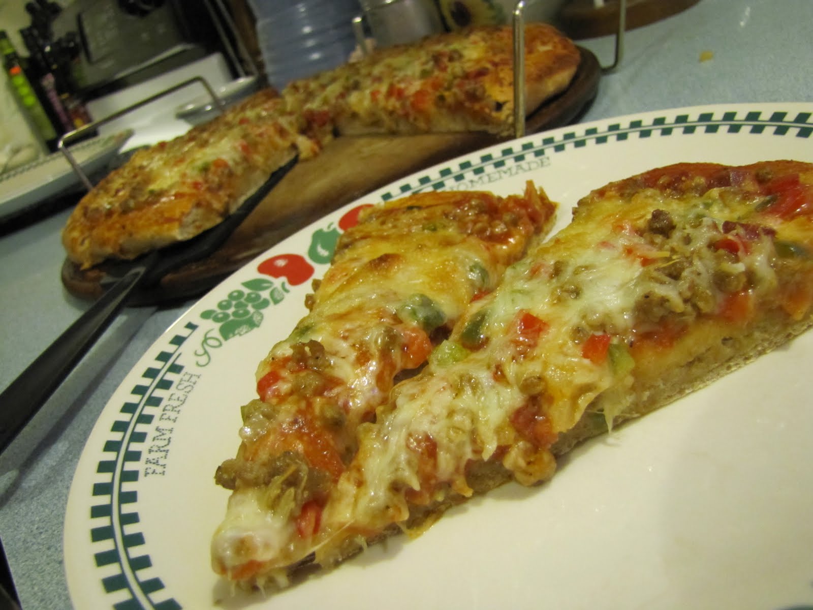 A&#039;lil Country Sugar: A Stay At Home Kind of Day: Home-made Pizza