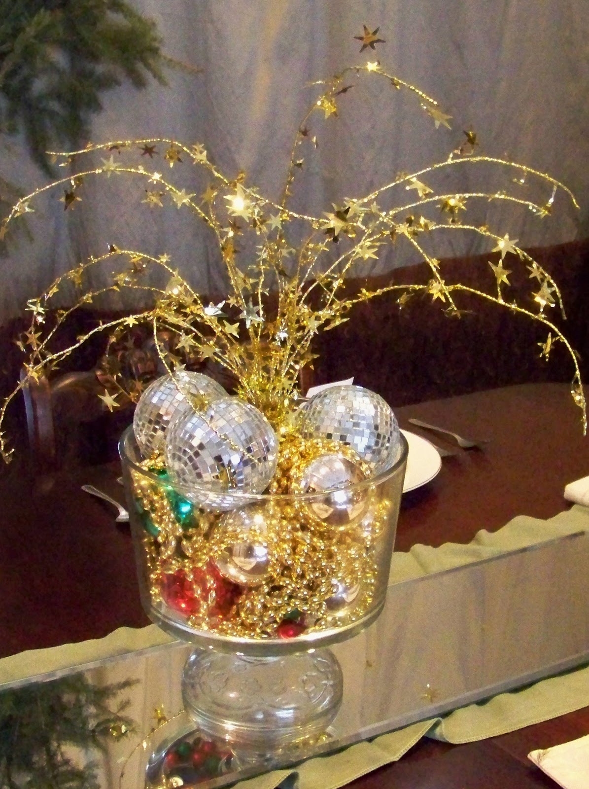 Sugar &amp; Spice in the land of Balls &amp; Sticks: New Year&#039;s Centerpiece