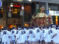 西御座は八角形
