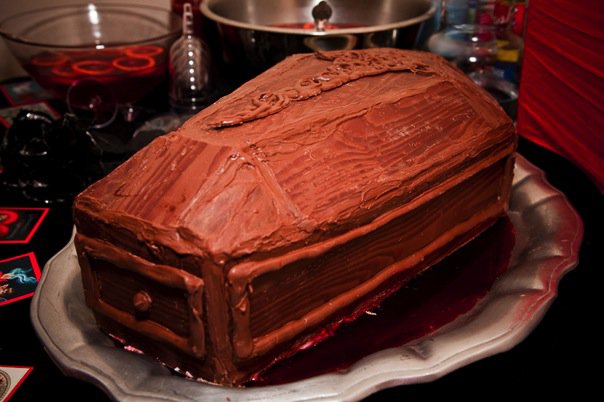 [Vamp-entine's+Coffin+Cake.jpg]