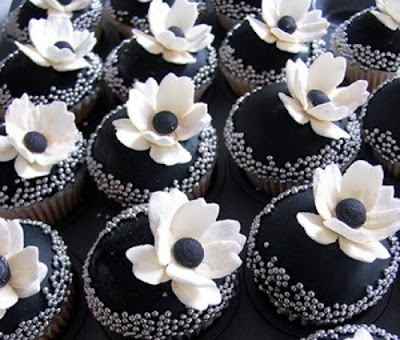 black and white cupcake wedding cakes