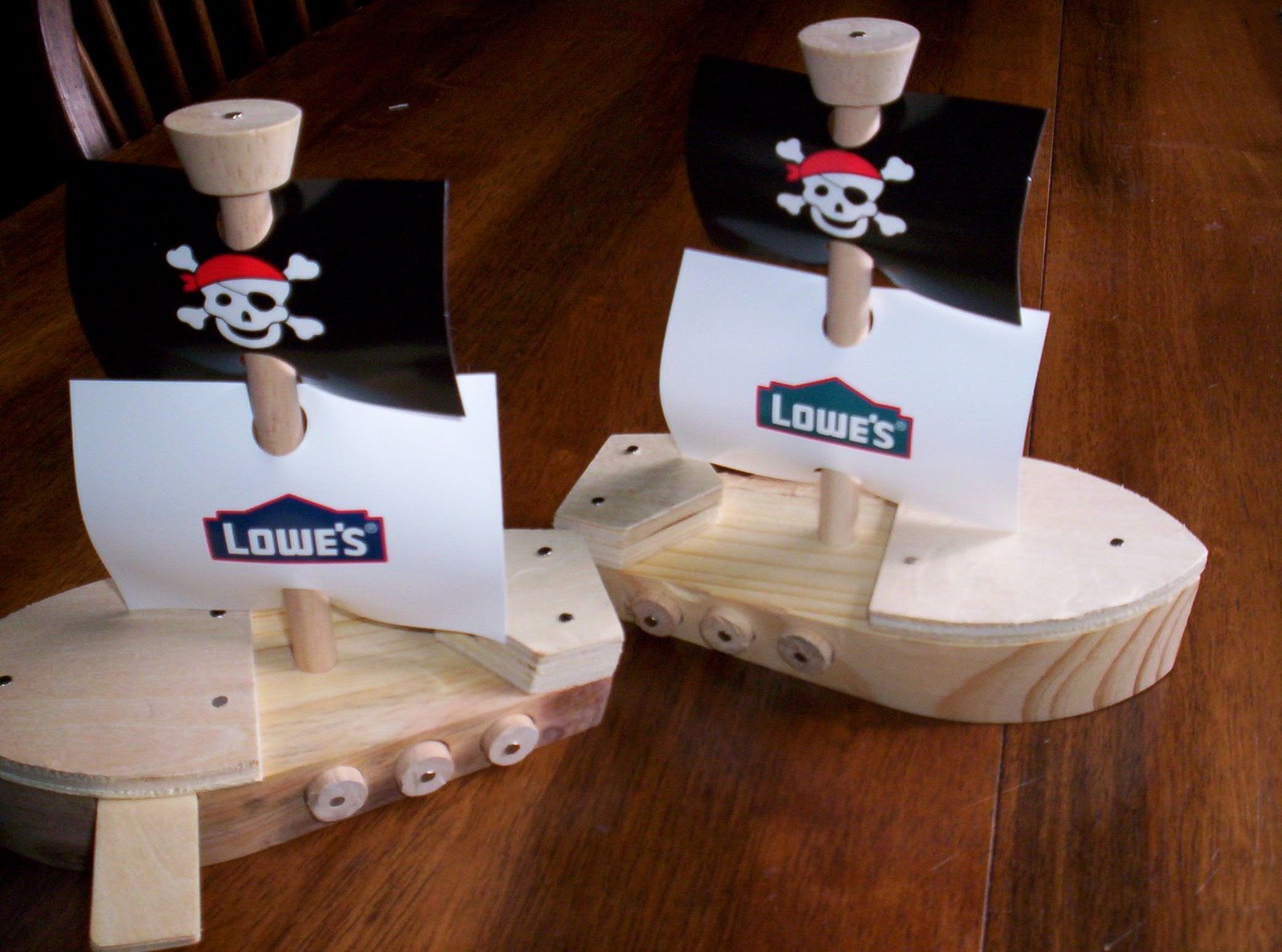 [Lowes+Pirate+Ship.JPG]