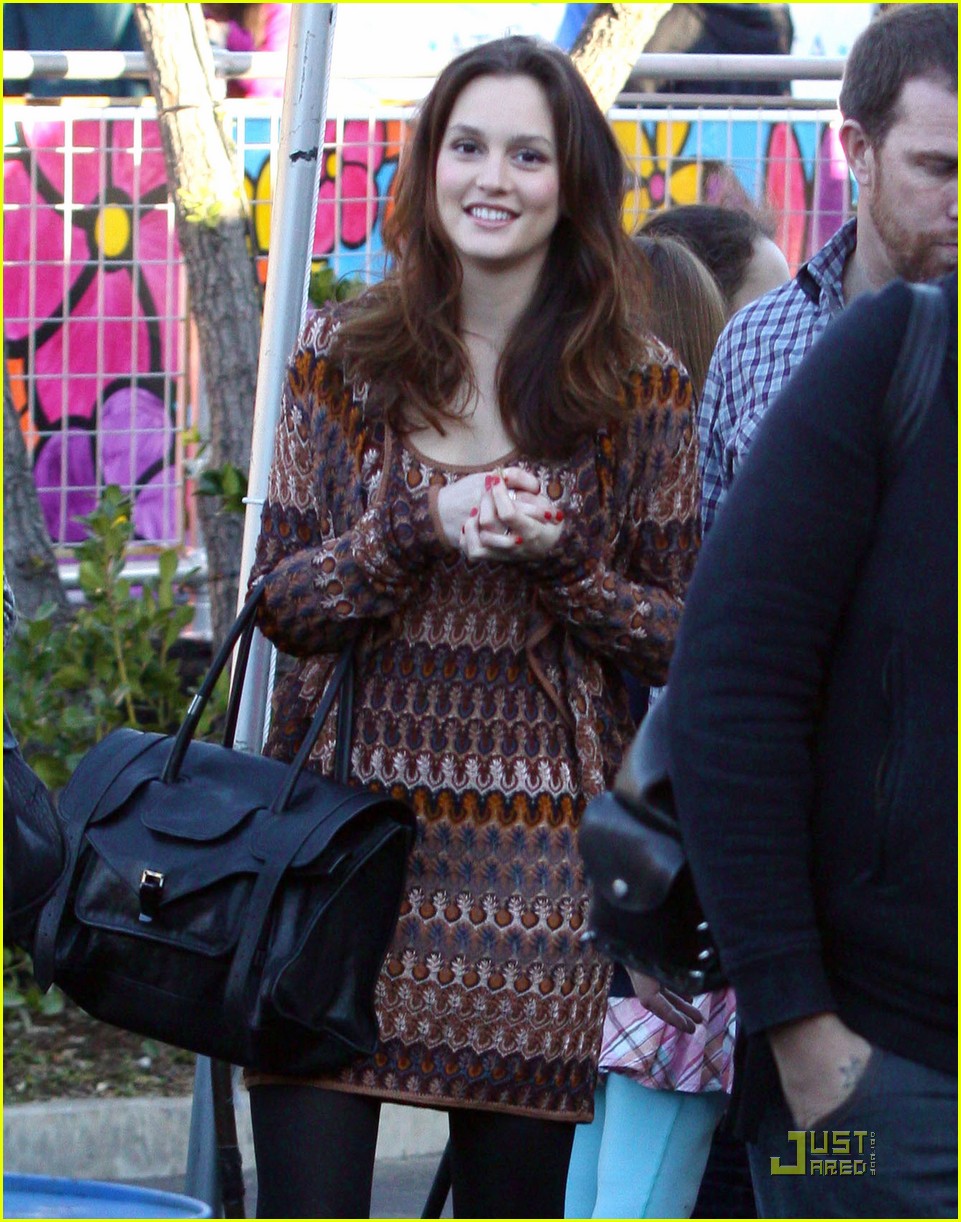 leighton-meester-ice-skating-for-hope-07.jpg