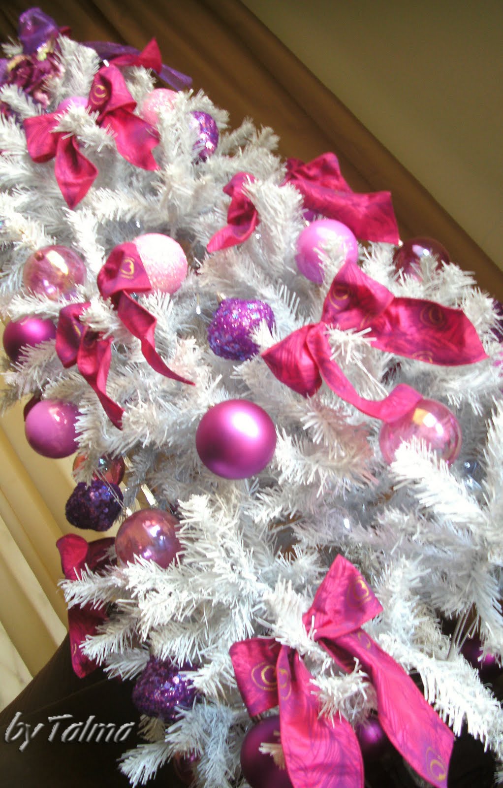 decoracao de arvore de natal vermelha e branca:Talma – Decoração: O Natal (cor-de-rosa) daqui de casa. decoracao de arvore de natal vermelha e branca:Talma – Decoração: O Natal (cor-de-rosa) daqui de casa.