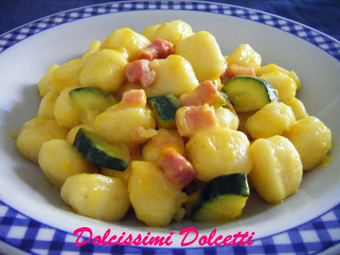 Gnocchi cremosi con zucchine e pancetta da dolcissimi dolcetti su
