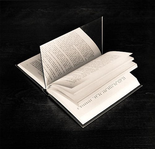 aşkın yansıması görünen yüz küçük yazı CAPS LOCK