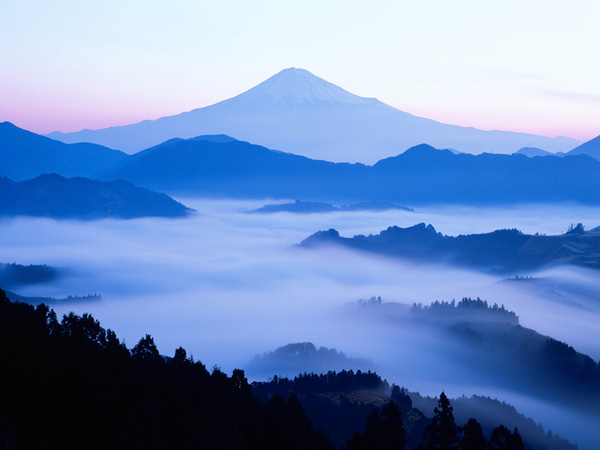 fond-ecran-brume-de-montagne.jpg
