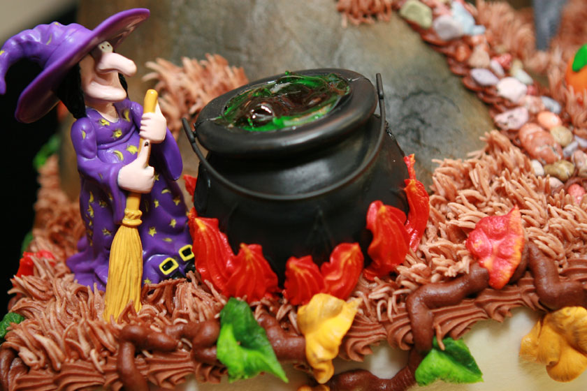 [Halloween-Cake-Witch.jpg]
