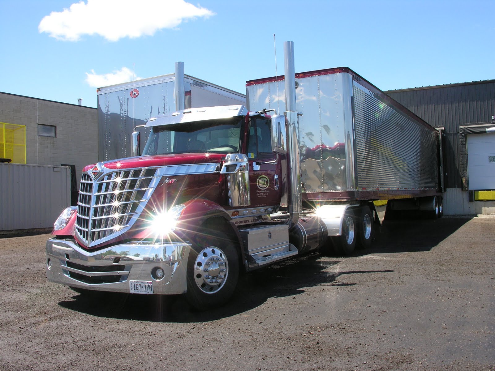 Road Safety: New Retro Look of the International Lonestar Trucks