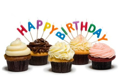 http://4.bp.blogspot.com/_qIQK2EFb0Rc/SKRjmTCoSlI/AAAAAAAAAdw/dEBDx6fOLX0/s400/birthday-cupcakes.jpg