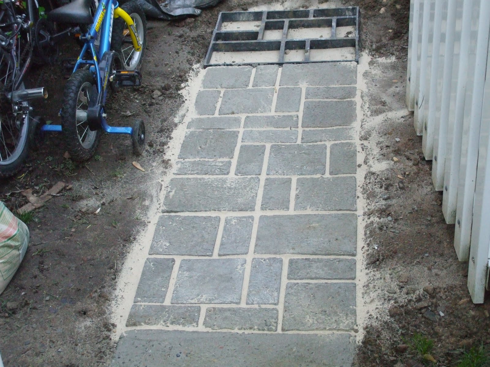 How I keep busy: Brick Cement Walkway for under $100.00