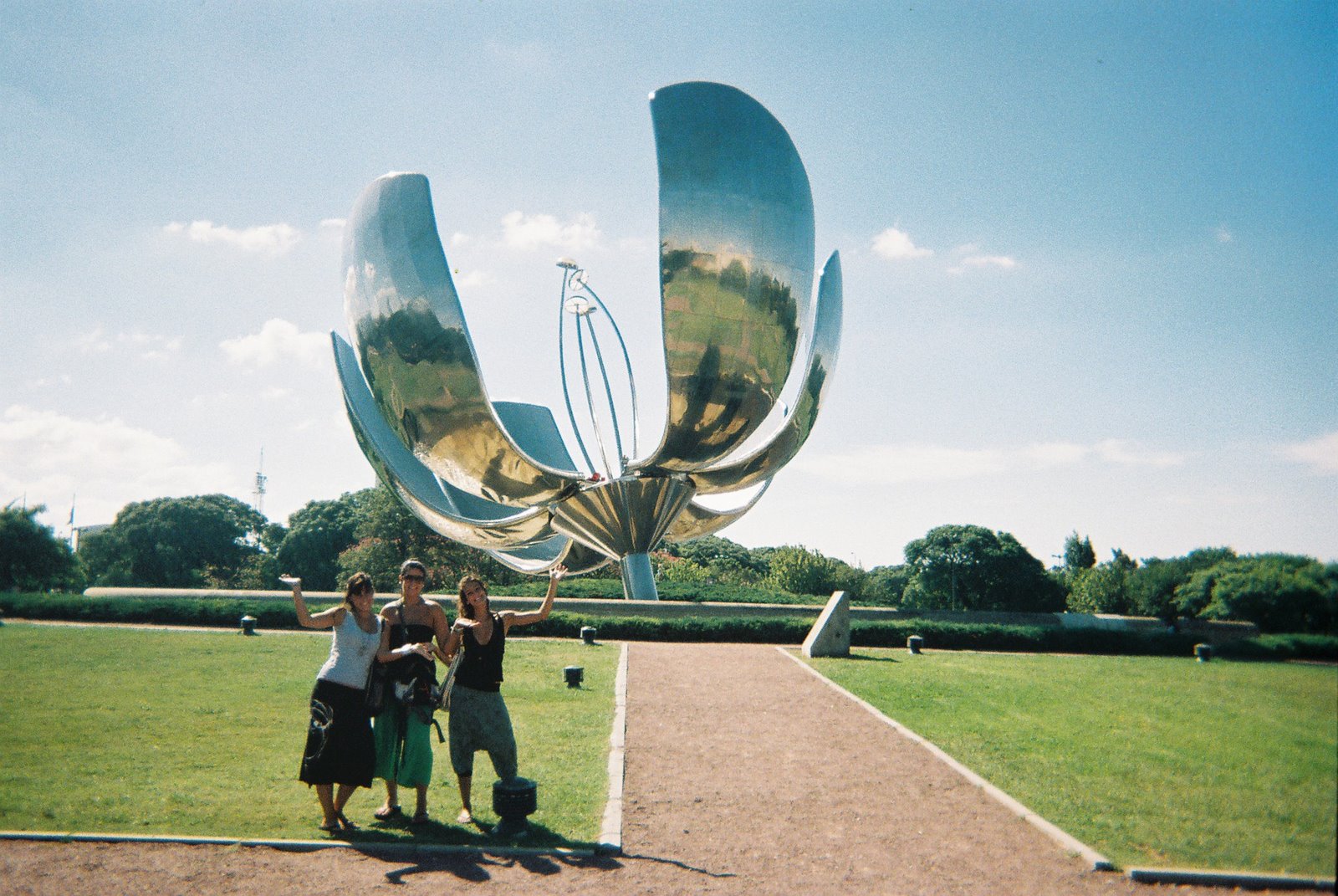 [F1000018.JPG]