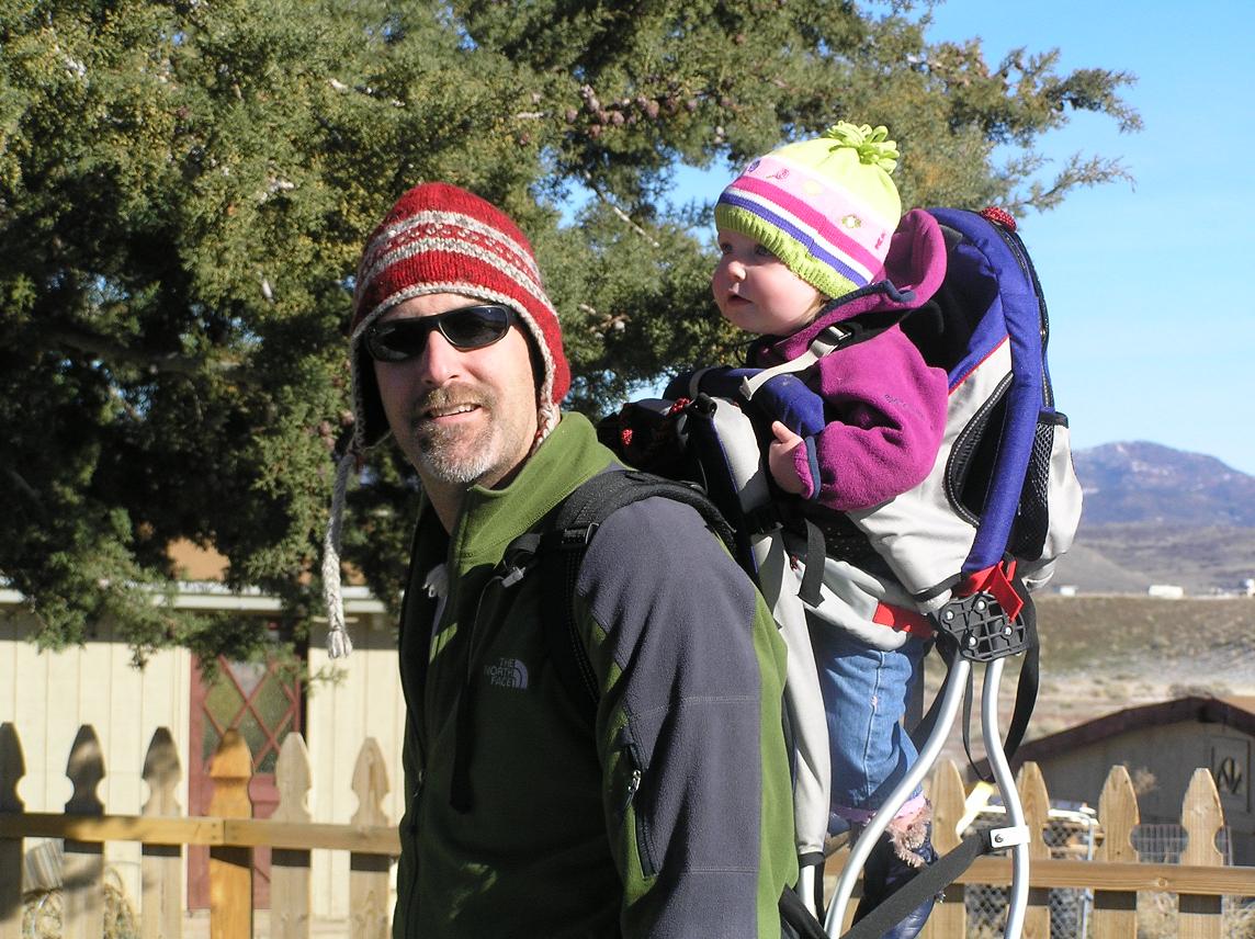 [daddybackpack1.JPG]