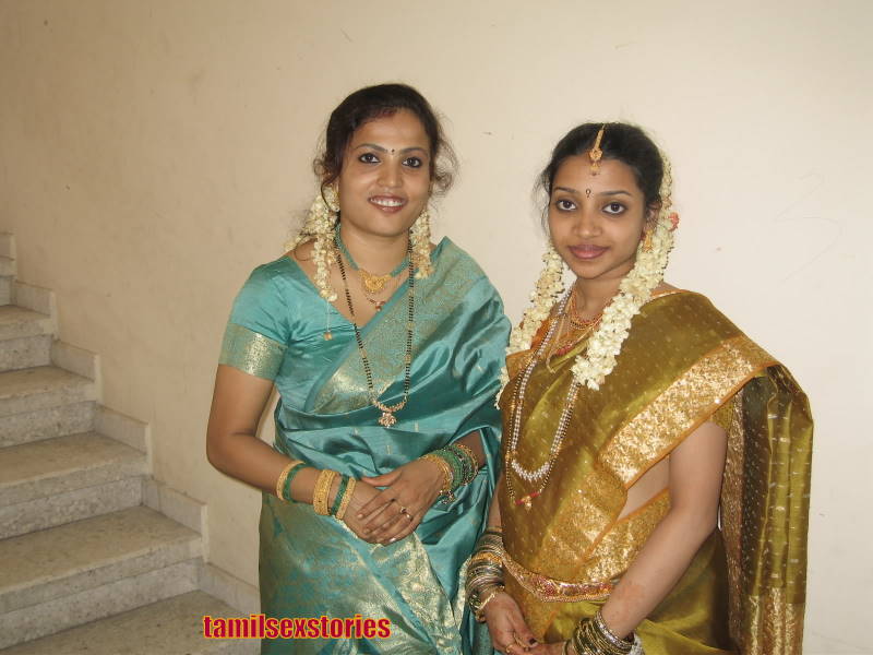 Hot Mallu Aunties in Saree