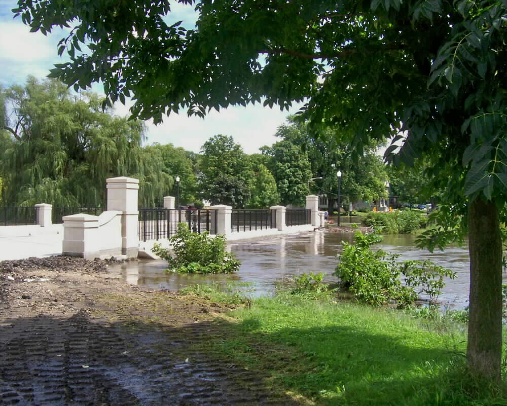 [collegestbridge.JPG]