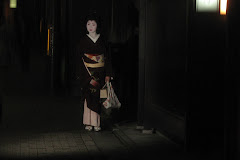 this Geisha walked from place to place