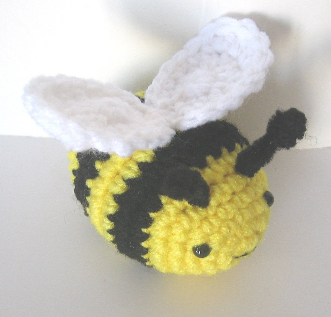 CROCHET N PLAY DESIGNS: Free Crochet Pattern: Buzzy Bee