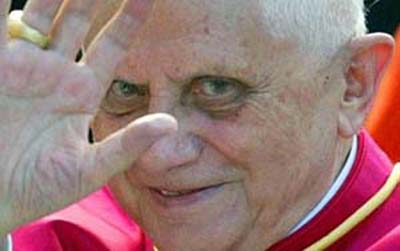 [M007_ratzinger_close-up.jpg]