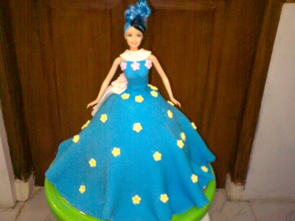 Mnm Cakes Barbie Cake Dengan Fondant