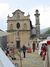La Brigue, fête médiévale camp d’ost devant l’église