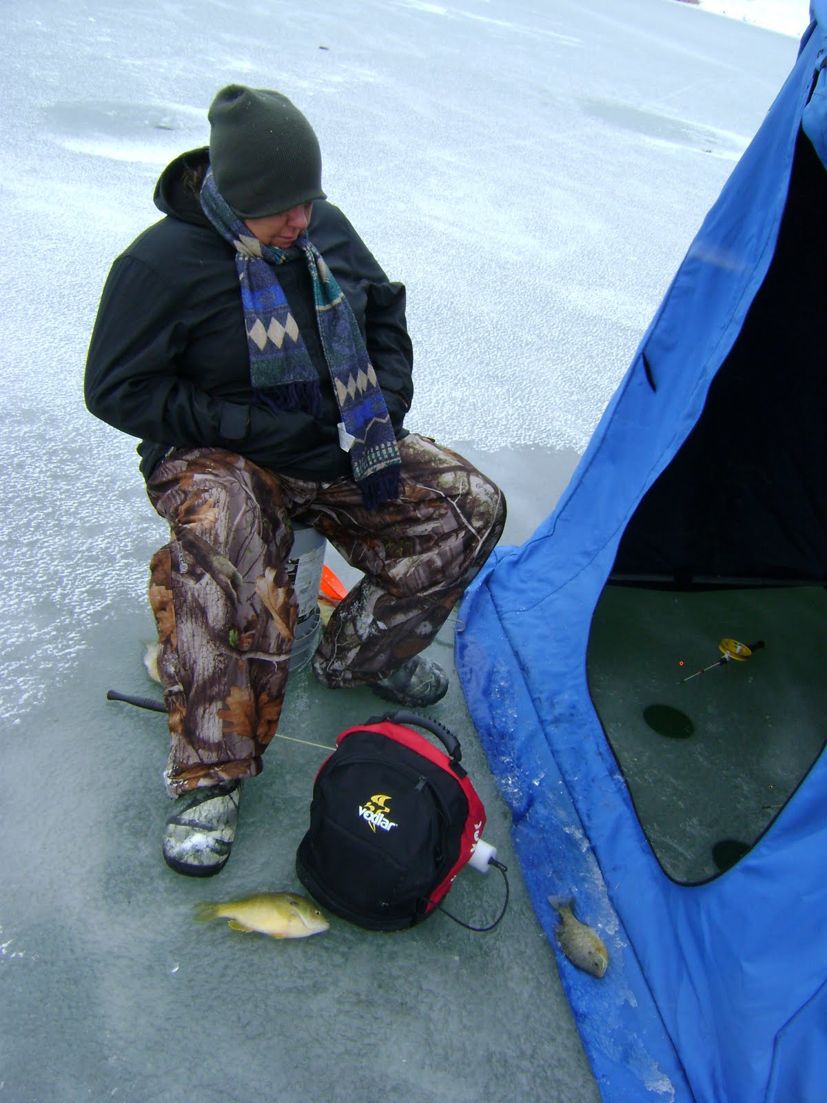 [ice+fishing+041.JPG]