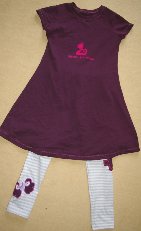 [Nachthemd+lila+mit+Leggins.JPG]