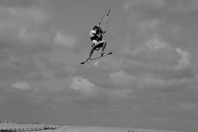 Me kitesurfing
