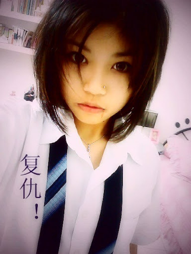 A J 今天搭火车去klang玩 回到中央站的时候我们追火车 弄到我又再次脱鞋子跑xd