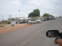 FILA ENORME P GASOLINA, CONTROLE MILITAR