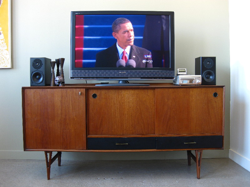 [Obama+on+the+TV.jpg]