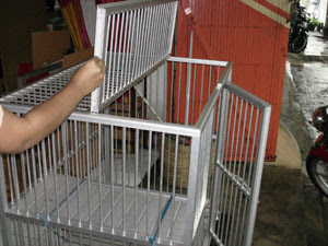 Kandang aluminium dengan tingkat untuk kucing agar dapa