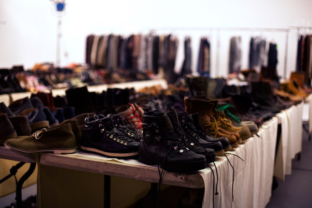 [ShoeTableweb.jpg]