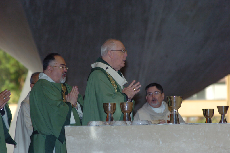 [mass_archbishop.jpg]