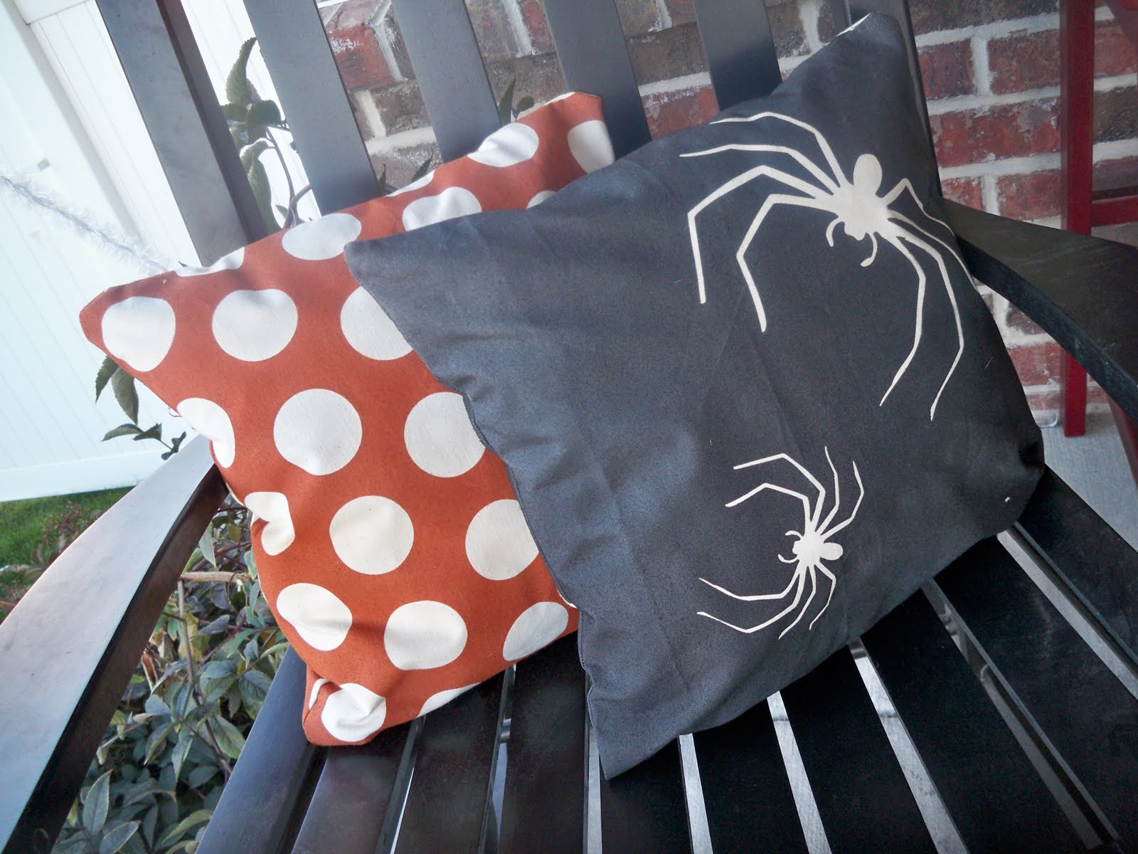You Craft Me Up! Spray Paint Halloween Pillows