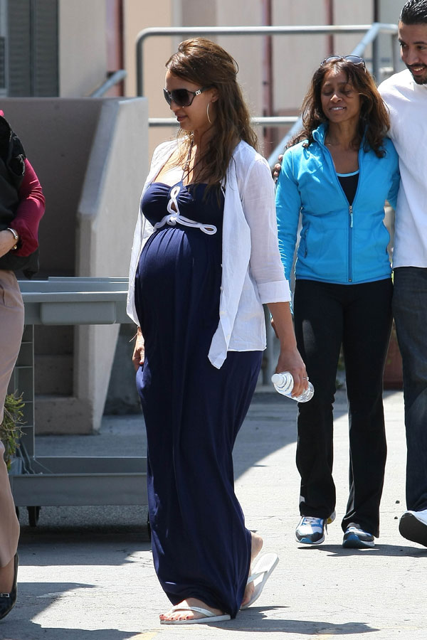 jessica alba pregnant