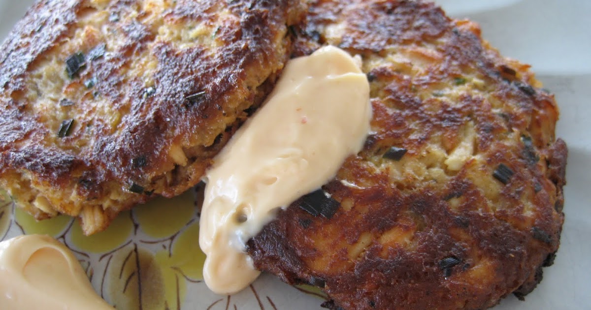 Mission Food Asian Salmon Cakes with Sriracha Aioli