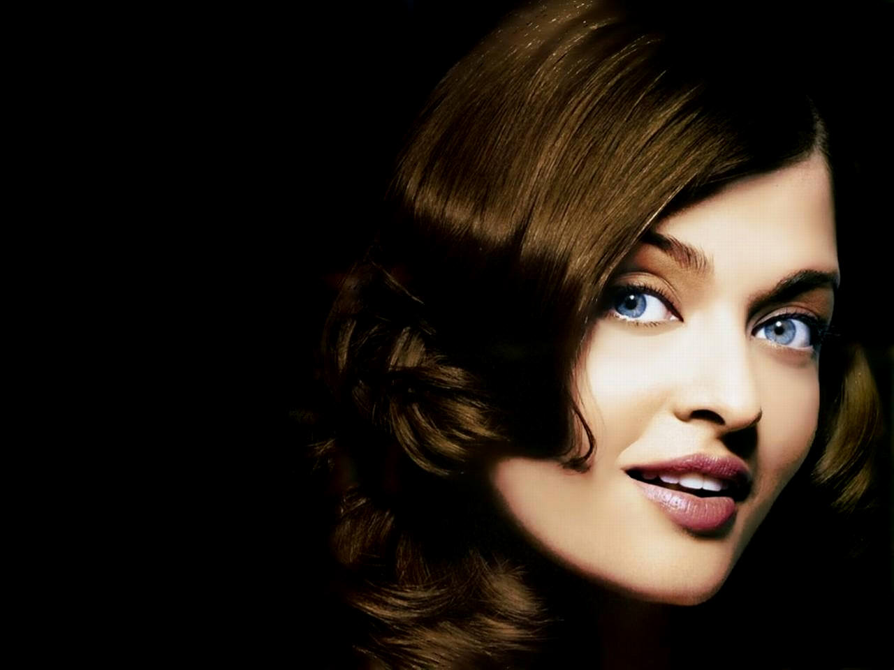 http://4.bp.blogspot.com/_qrmD8jCqKjE/TTHhIhqGERI/AAAAAAAAOtU/UmkokUdr7d4/s1600/Aishwarya-Rai-Blue-Eyes.jpg