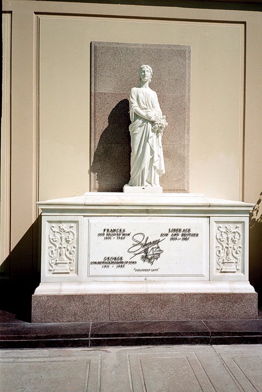 RIP Los Angles: Celebrity Grave: Entertainer Liberace 1987