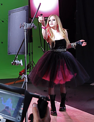 Black Star Avril+Lavigne+Black+Star+(1)