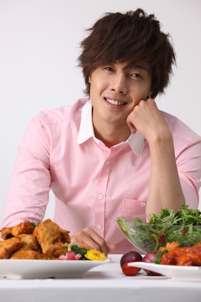 Nuevas Imágenes de Kim Hyun Joong Para Hotsun Chicken!! Kim+hyun+joong+hotsun+5