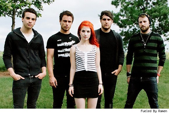 taqiqin paramore loses two founding band members