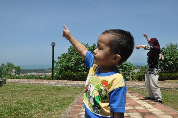 [ibu+dan+nasa+main+kite.jpg]