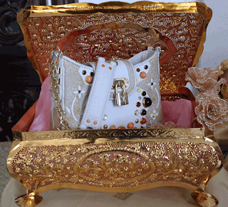 Hantaran Perkahwinan Siti Nurhaliza & Datuk Khalid | GUBAHAN HANTARAN | Hantaran Perkahwinan | hantarankahwin.com | barang hantaran perkahwinan | BUTIK HANTARAN | Hantaran kawin &tunang | Contoh gubahan hantaran | WEDDING FAVORS, Gifts, Flowers, Hantaran, Gubahan PERKAHWINAN