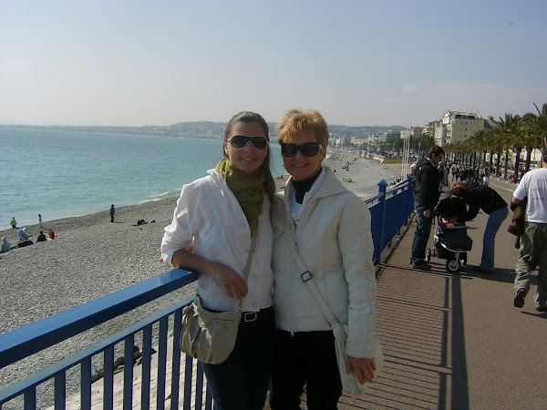 Anyával a tengerparton