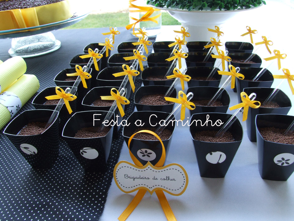 decoracao de aniversario azul e amarelo: , branco e amarelo, de um modo que ficasse feminino sem ficar pesado decoracao de aniversario azul e amarelo: , branco e amarelo, de um modo que ficasse feminino sem ficar pesado