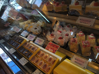 ベーカリーレストランサンマルク 高槻店のスイーツのショーケース