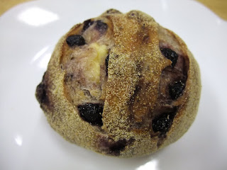 天然酵母のブルーベリーとクリームチーズ