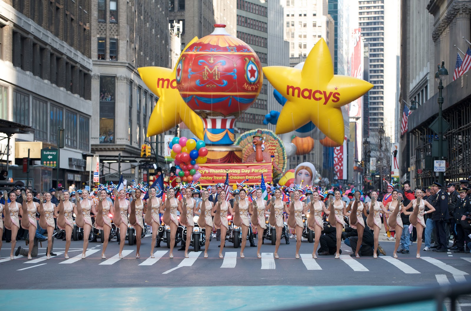 DECK THE HOLIDAY'S: MACY'S DAY PARADE-THE MOST FAMOUS THANKSGIVING DAY
