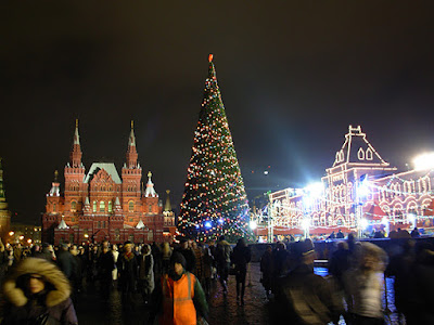 http://4.bp.blogspot.com/_rAJe_CypsZs/TQwW4Aq58mI/AAAAAAAABk0/bV2r1Gt68zE/s1600/red-square-christmas-tree.jpg
